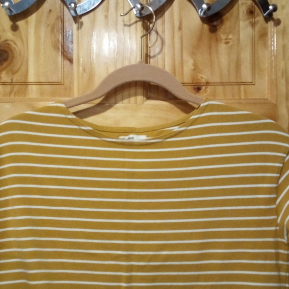 XS Bizzbee Yellow and White Tee - Picture 2 of 7